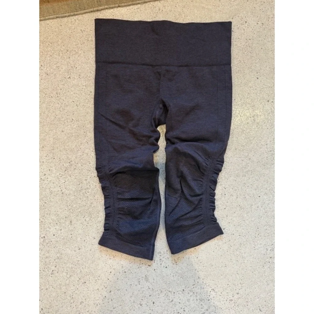 Lululemon Like New Purple Crop Leggings Ruched Athletic Activewear‎ - Picture 3 of 3